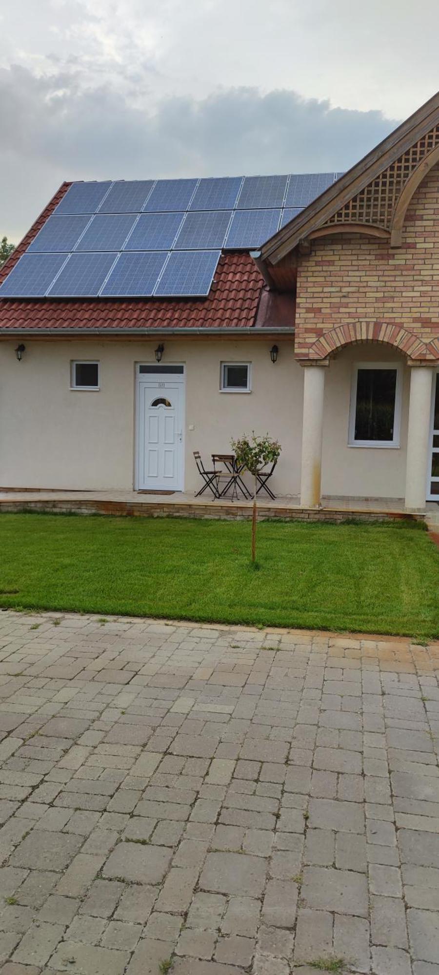 Village Garden Family Guest House Tiszakanyár Quarto foto
