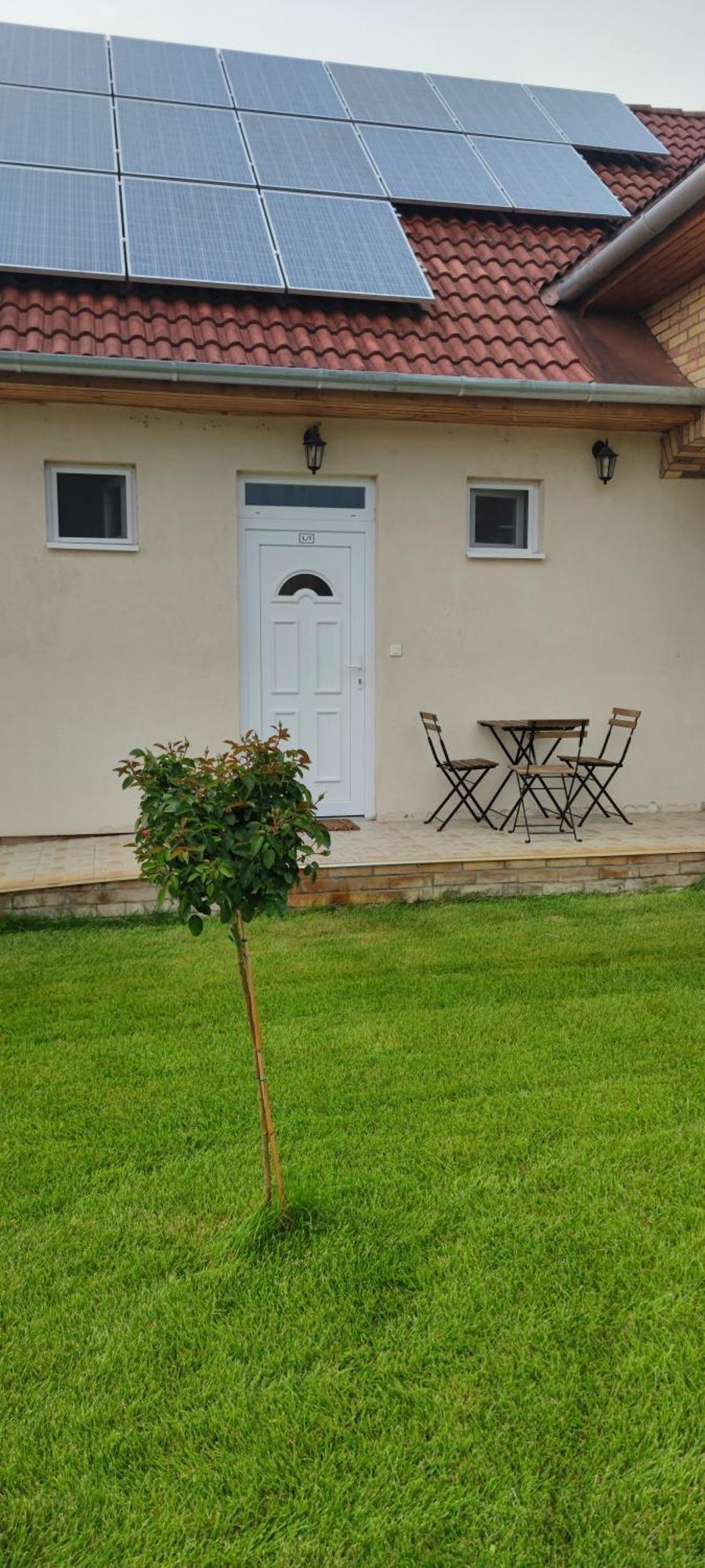 Village Garden Family Guest House Tiszakanyár Quarto foto